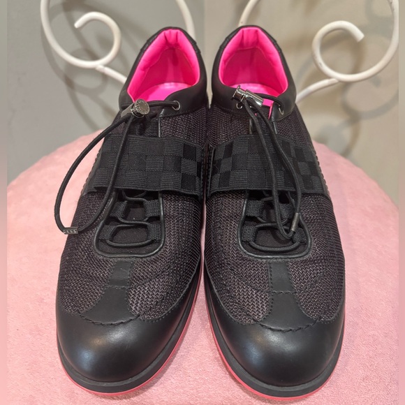 Louis Vuitton Black Low Top Sneakers Round-Toes - Picture 1 of 13